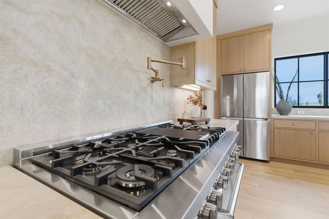 11450 E Jahant Rd, Acampo, CA 95220