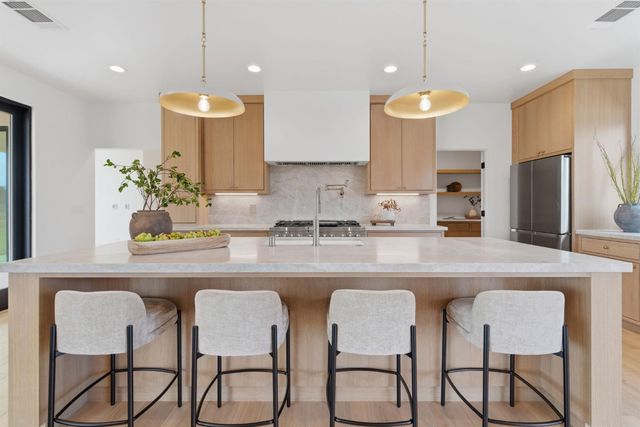 11450 E Jahant Rd, Acampo, CA 95220