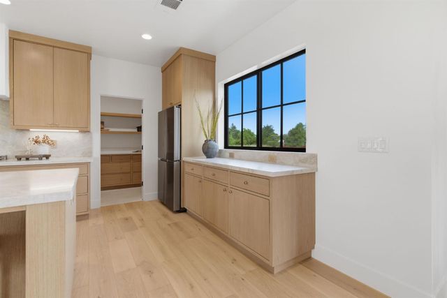 11450 E Jahant Rd, Acampo, CA 95220