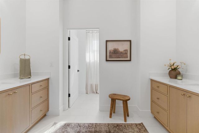 11450 E Jahant Rd, Acampo, CA 95220