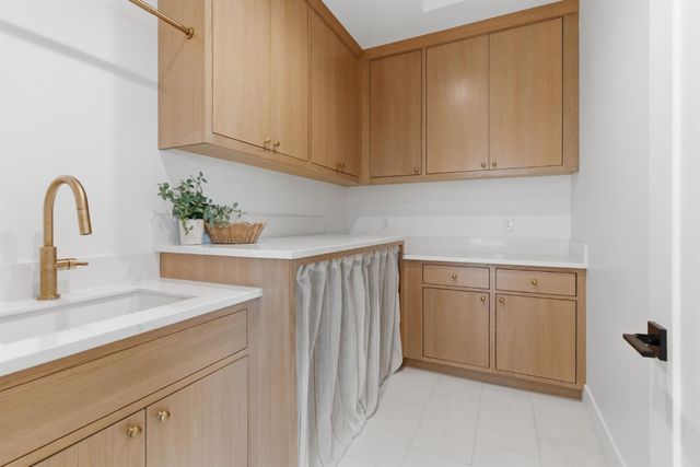 11450 E Jahant Rd, Acampo, CA 95220