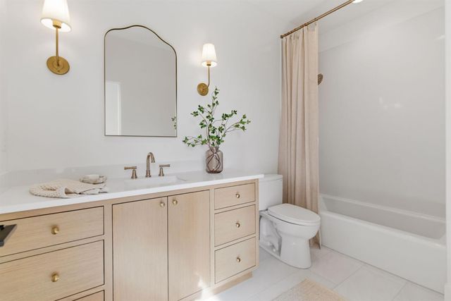 11450 E Jahant Rd, Acampo, CA 95220