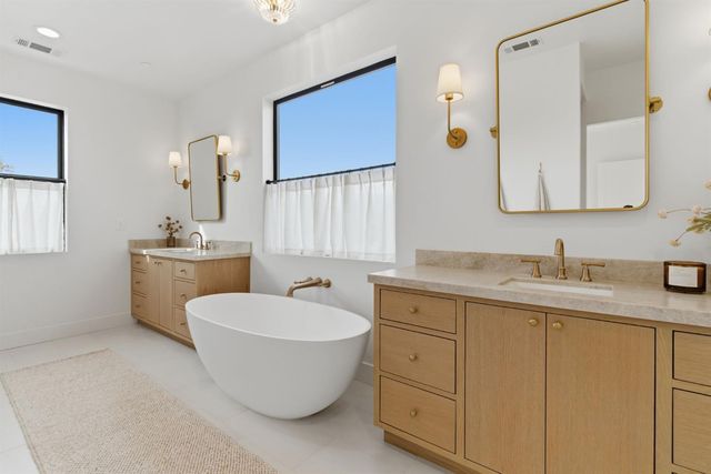 11450 E Jahant Rd, Acampo, CA 95220