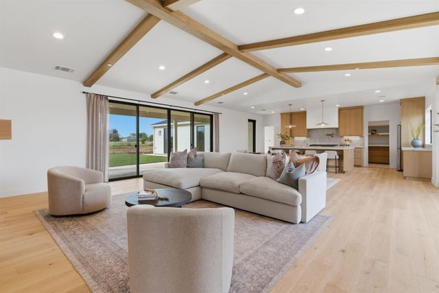 11450 E Jahant Rd, Acampo, CA 95220