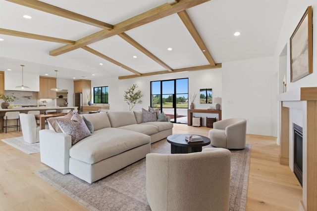 11450 E Jahant Rd, Acampo, CA 95220