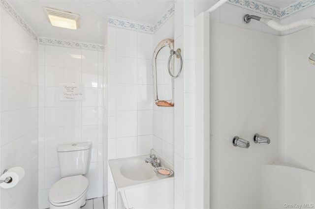 6 Last Lane, Hampton Bays, NY 11946