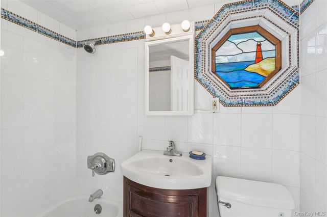 6 Last Lane, Hampton Bays, NY 11946