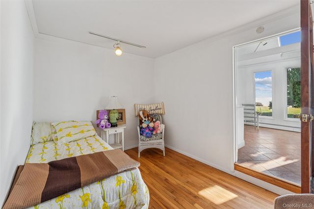 6 Last Lane, Hampton Bays, NY 11946