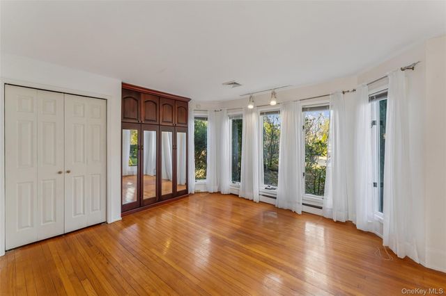 6 Last Lane, Hampton Bays, NY 11946