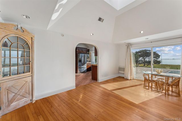 6 Last Lane, Hampton Bays, NY 11946