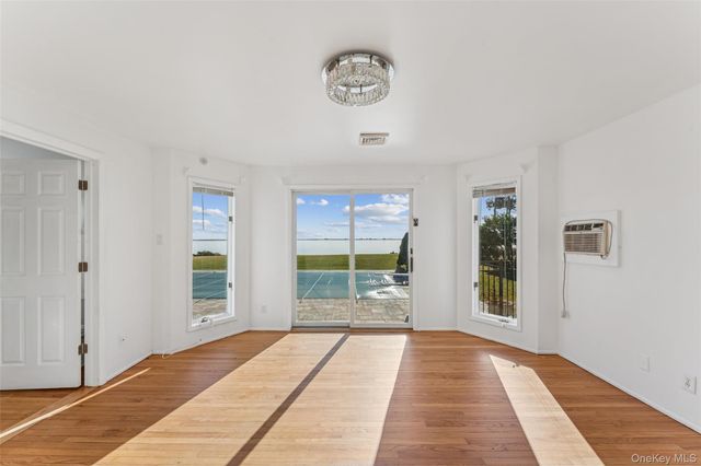 6 Last Lane, Hampton Bays, NY 11946