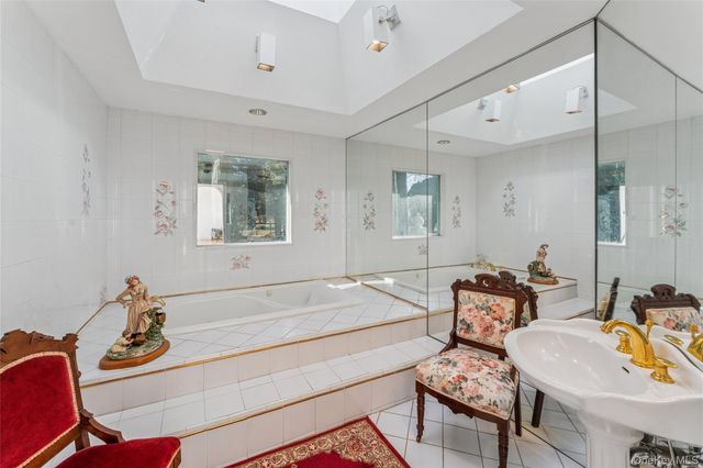 6 Last Lane, Hampton Bays, NY 11946