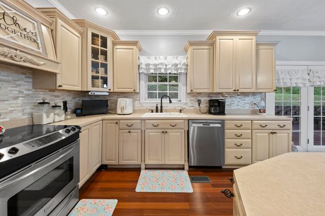 106 Regal Oaks Drive, Barboursville, WV 25504