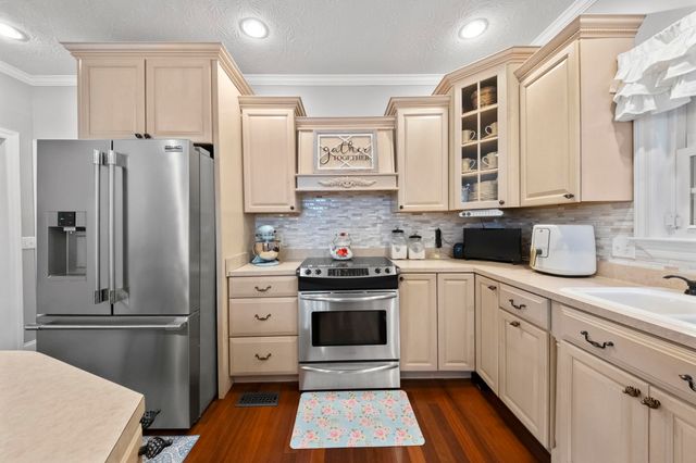 106 Regal Oaks Drive, Barboursville, WV 25504