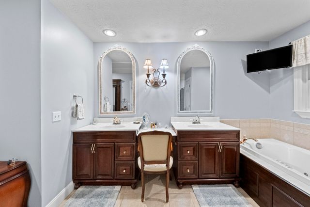 106 Regal Oaks Drive, Barboursville, WV 25504