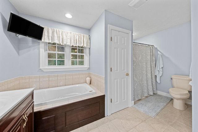 106 Regal Oaks Drive, Barboursville, WV 25504