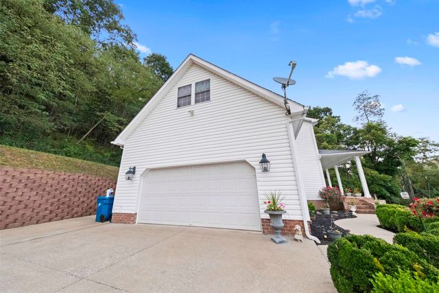 106 Regal Oaks Drive, Barboursville, WV 25504