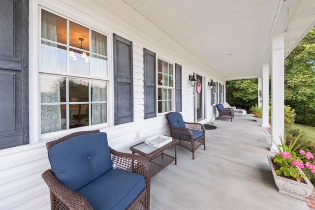 106 Regal Oaks Drive, Barboursville, WV 25504