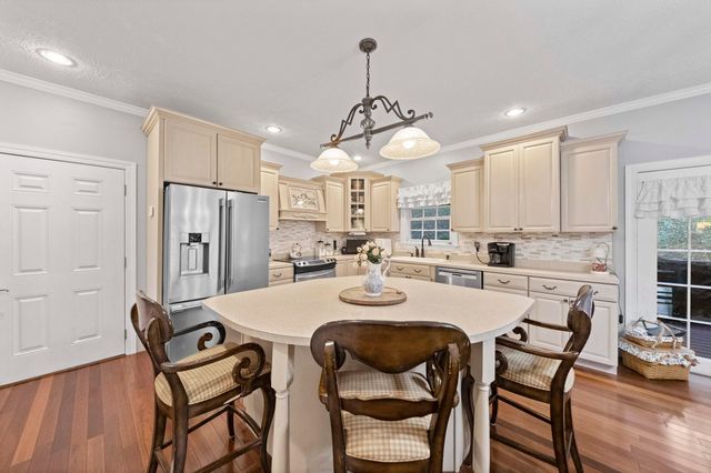 106 Regal Oaks Drive, Barboursville, WV 25504