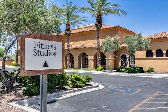 15672 W CHEERY LYNN Road, Goodyear, AZ 85395