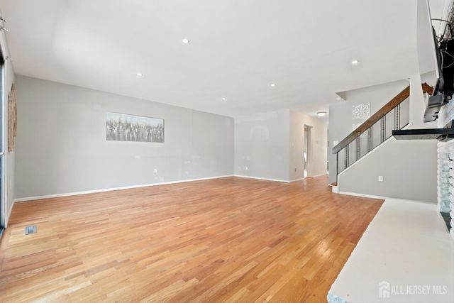 37 Irongate, Metuchen, NJ 08840