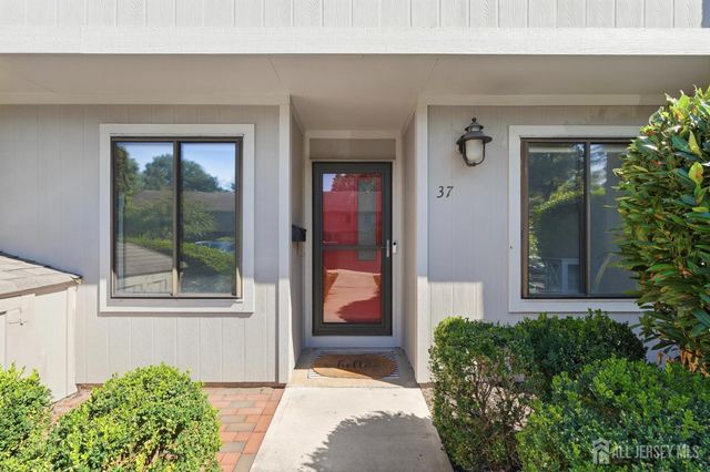 37 Irongate, Metuchen, NJ 08840