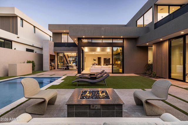 2228 E SOLAR Drive, Phoenix, AZ 85020