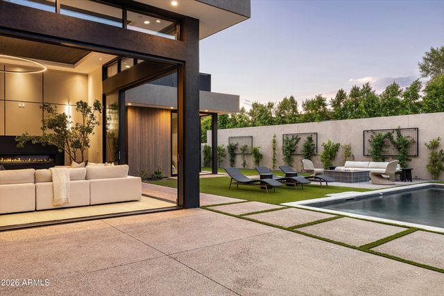 2228 E SOLAR Drive, Phoenix, AZ 85020