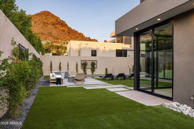 2228 E SOLAR Drive, Phoenix, AZ 85020