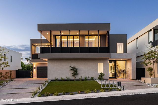 2228 E SOLAR Drive, Phoenix, AZ 85020