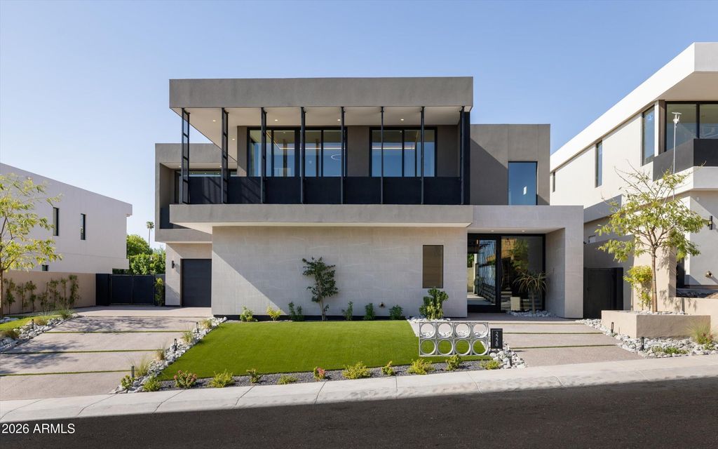 2228 E SOLAR Drive, Phoenix, AZ 85020 — photo 2