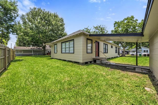 711 Bowie Street, Baytown, TX 77520