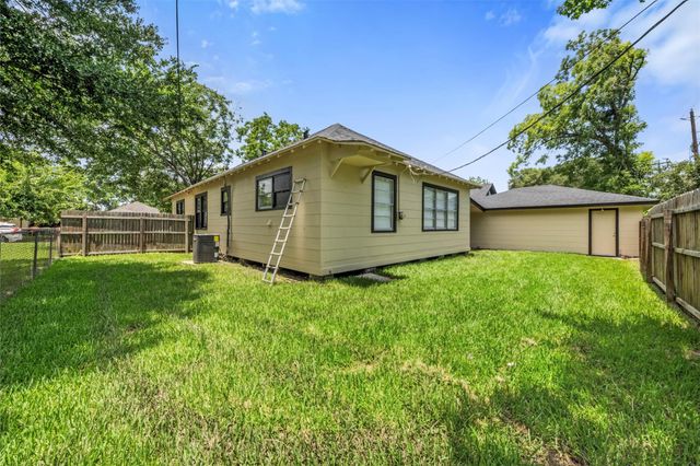 711 Bowie Street, Baytown, TX 77520