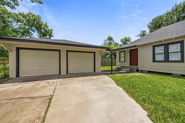 711 Bowie Street, Baytown, TX 77520
