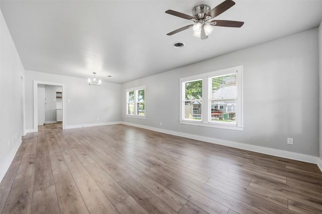 711 Bowie Street, Baytown, TX 77520