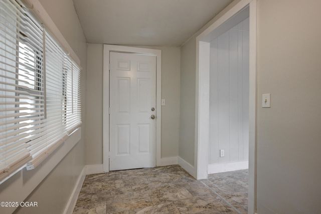 814 W 11th Street, Joplin, MO 64801