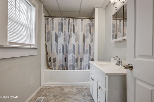 814 W 11th Street, Joplin, MO 64801