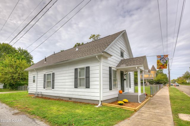 814 W 11th Street, Joplin, MO 64801