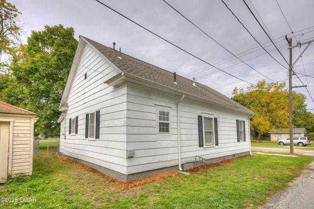 814 W 11th Street, Joplin, MO 64801