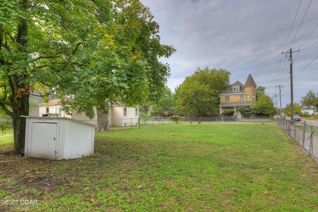 814 W 11th Street, Joplin, MO 64801