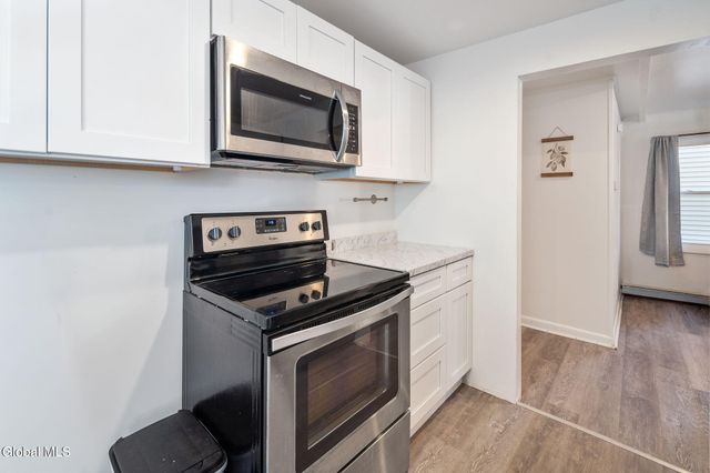 1073 Regent Street, Schenectady, NY 12309