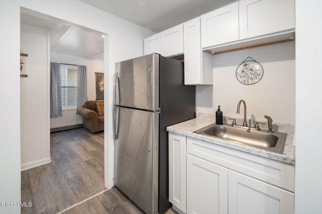 1073 Regent Street, Schenectady, NY 12309