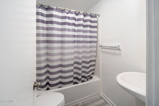 1073 Regent Street, Schenectady, NY 12309