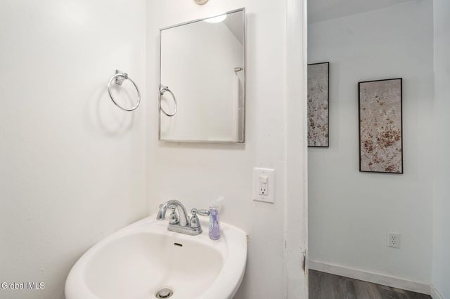 1073 Regent Street, Schenectady, NY 12309