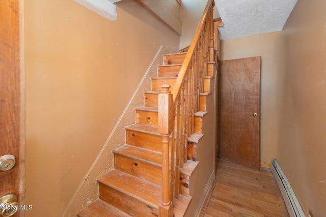 1073 Regent Street, Schenectady, NY 12309