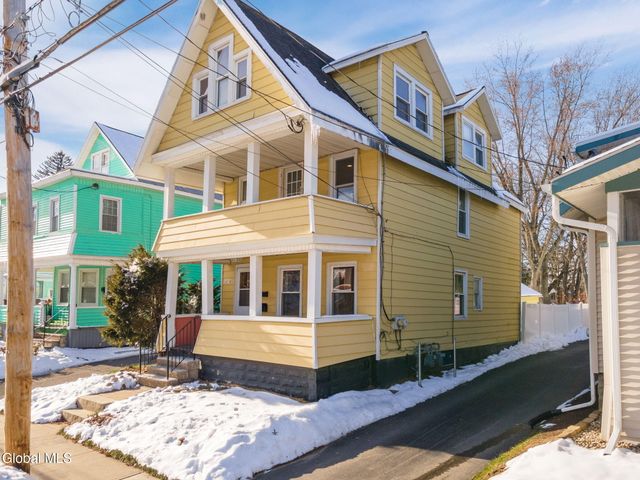 1073 Regent Street, Schenectady, NY 12309