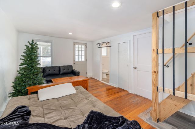 1073 Regent Street, Schenectady, NY 12309