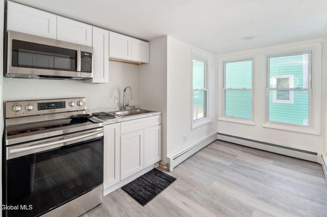 1073 Regent Street, Schenectady, NY 12309