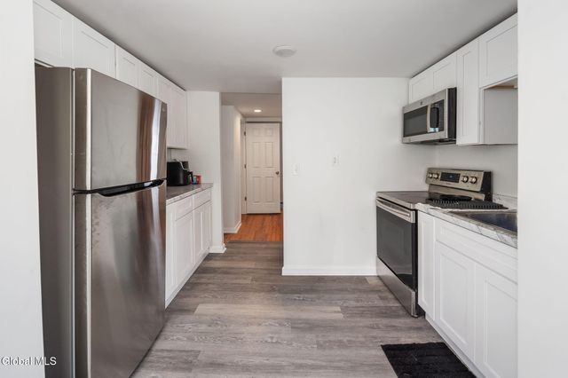 1073 Regent Street, Schenectady, NY 12309