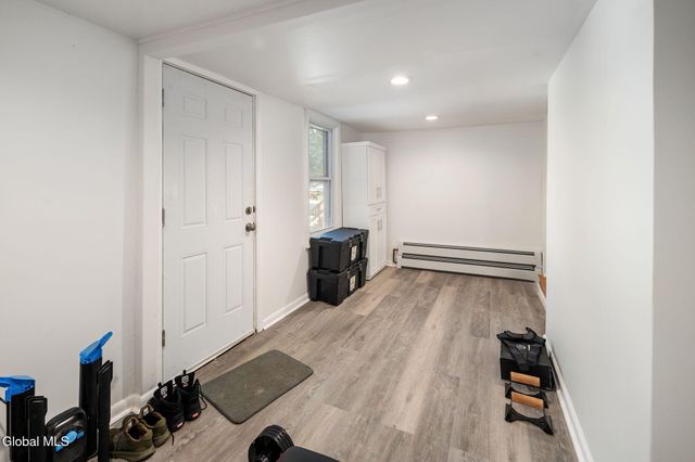 1073 Regent Street, Schenectady, NY 12309